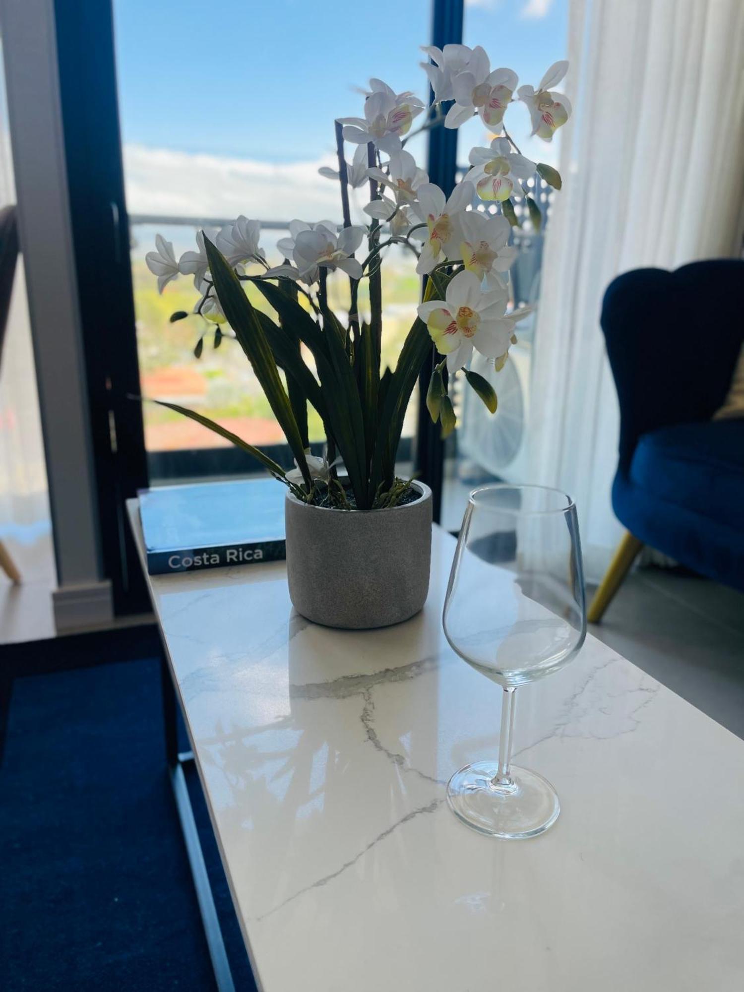 Skygarden Nunciatura Luxury Apartment #705 산호세 외부 사진